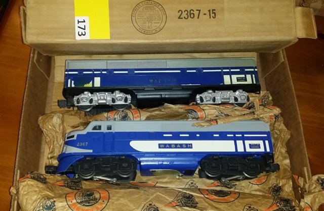 LOT OF 2 LIONEL: 2367 F-3 "AB" UNITS WALBASH, ONE WITH: LOT OF 2 LIONEL: 2367 F-3 ''AB'' UNITS WALBASH, ONE WITH BOX, GOOD TO EXCELLENT CONDITION