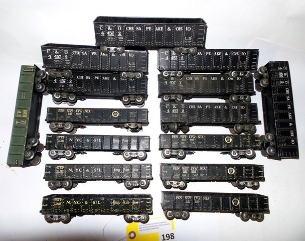 LOT OF 15 MARX ASSORTED GONDOLA AND HOPPER OPERATING: LOT OF 15 MARX ASSORTED GONDOLA AND HOPPER OPERATING CARS, NO BOXES, FAIR TO GOOD CONDITION