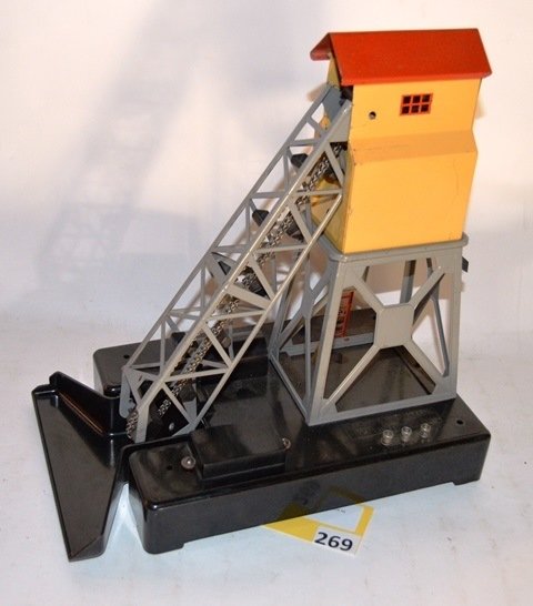 LIONEL #97 COAL LOADER, NO BOX IN EXCELLENT CONDITION: LIONEL #97 COAL LOADER, NO BOX IN EXCELLENT CONDITION