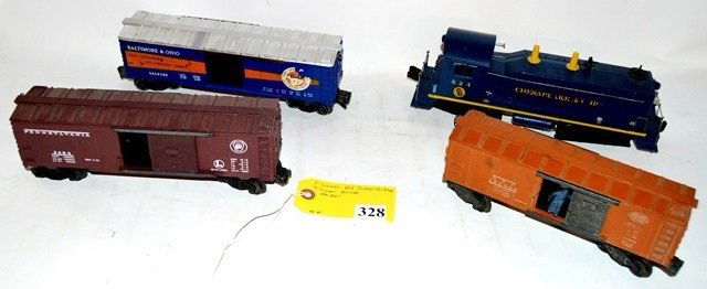 LIONEL DIESEL SWITCHER & BOX CARS: LOT OF 1 LIONEL 624 DIESEL SWITCHER & 3 LIONEL BOX CARS, ENGINE RUNS