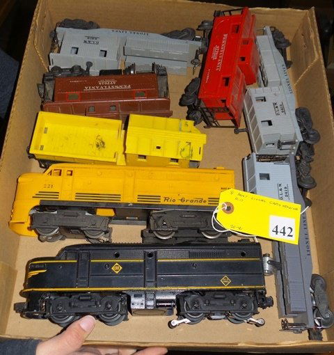 LIONEL CARS & ENGINES: LOT OF 8 ASSORTED LIONEL CARS & ENGINES, AS IS