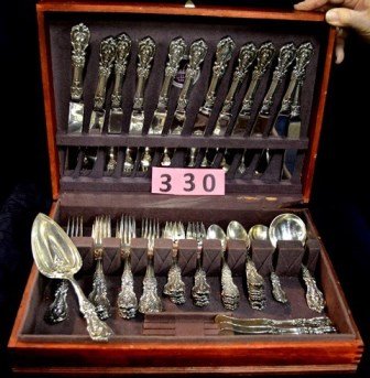 STERLING SILVERWARE: SET OF 56 PIECES OF STERLING FLATWARE IN SILVERWARE BOX - STERLING REED AND BARTON FRANCIS FURST