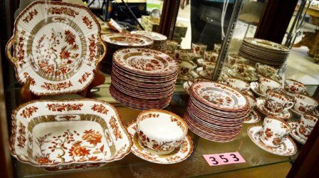 COPELAND/SPODE SET DISHES: SET OF 81 PIECES OF COPELAND/SPODE, INDIAN TREE PATTERN DISHES, EARLY MARK, EXCELLENT CONDITION