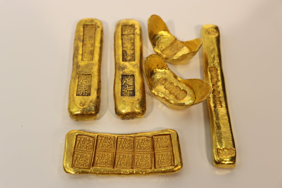 A lot of six pieces of Chinese ingot (1 of 2)