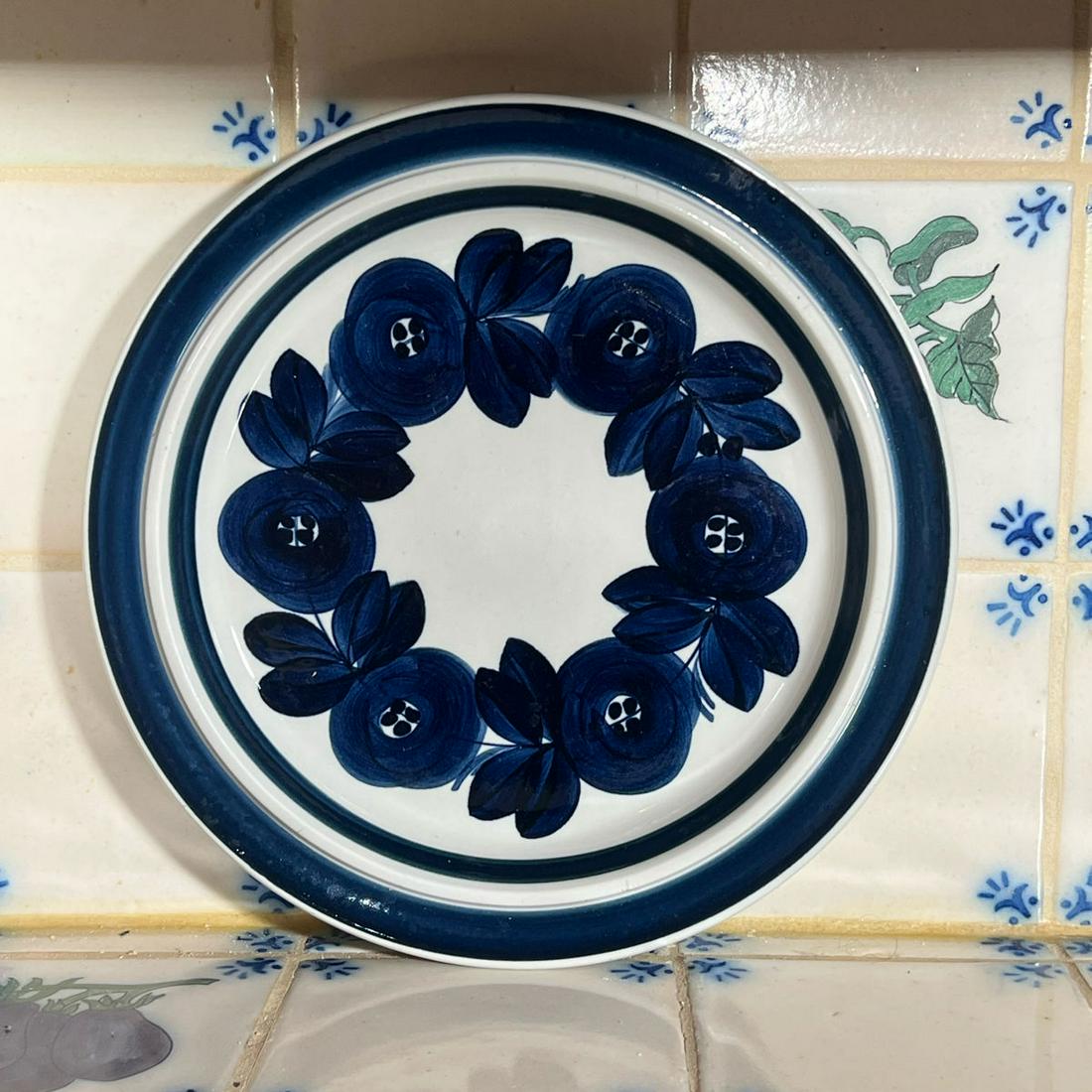 (100pc) ARABIA FINLAND ANENOME PLATES (1 of 8)