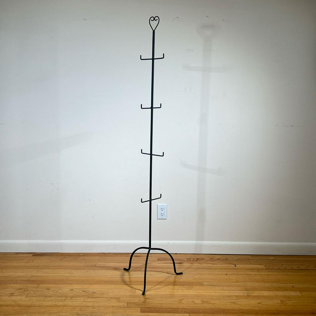 IRON BASKET RACK (1 of 5)