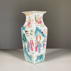 FAMILLE ROSE PORCELAIN SQUARE VASE