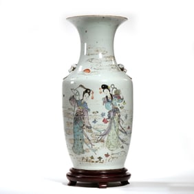 ANTIQUE CHINESE VASE