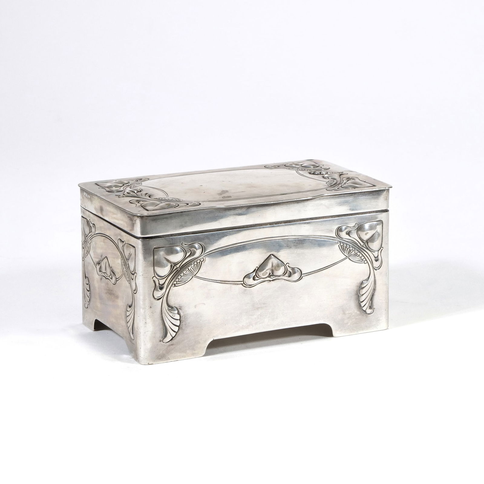 J. BERGER ART NOUVEAU CHASED SILVER BOX (1 of 8)