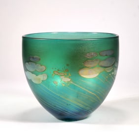 ROBERT HELD (B. 1943) GREEN FAVRILE ART GLASS BOWL