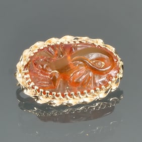 CARVED AMBER & 14K GOLD PIN