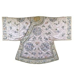 CHINESE SILK EMBROIDERED ROBE