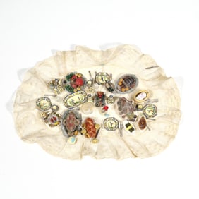 MINIATURE TABLE CLOTH DISPLAY