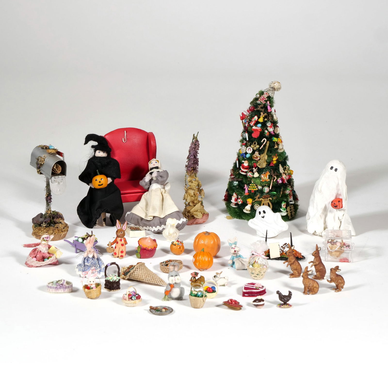 HOLIDAY DOLLHOUSE MINIATURES (1 of 14)