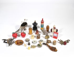 COLLECTION ANTIQUE SEWING ITEMS