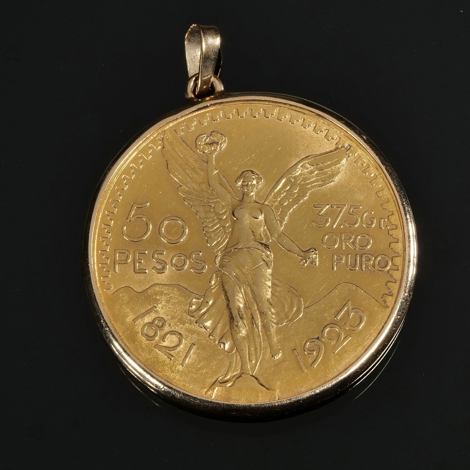 1821-1923 MEXICAN 50 PESO GOLD COIN: 37.5gr ORO PURO, in a (tested to) 14k gold soldered surround with bail; 44.4g total weight - dia. 1.5 in. Provenance: Descended through the family of a Somers, NY lady. Inventory Code 3S-427