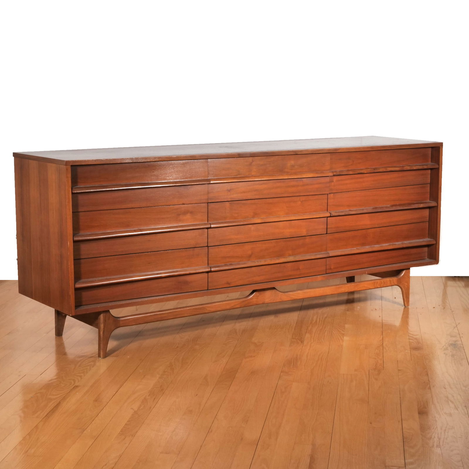YOUNG FURNITURE MID-CENTURY CURVED TRIPLE DRESSER (1 of 20)