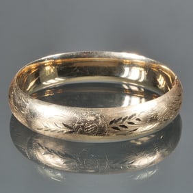 ENGRAVED 14K GOLD HINGED HARD BRACELET