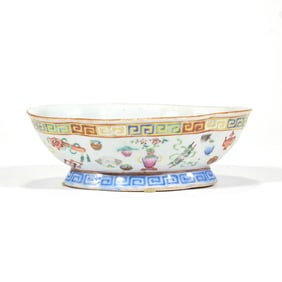 CHINESE FAMILLE ROSE LOBED BOWL