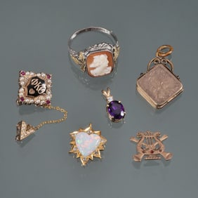 (6pc) MISC. 10K GOLD CHARMS, PENDANTS, FINDINGS