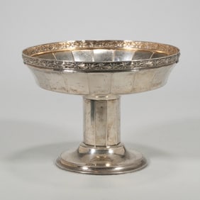 A FINE GERMAN ART NOUVEAU 800 SILVER CENTERPIECE