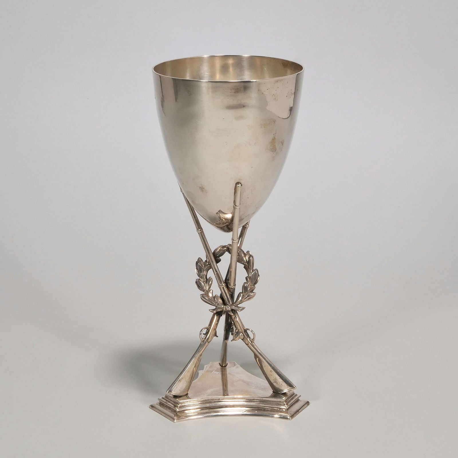 EARLY ENGLISH STERLING CROSSED RIFLES HUNTING TROPHY (1 of 8)