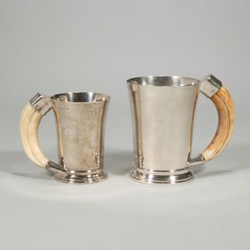 (2pc) ANTIQUE ENGLISH STERLING SILVER BOAR HANDLE HUNT MUGS "HH"