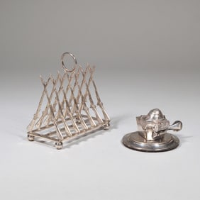 (2pc) ENGLISH SILVERPLATE TABLE ITEMS; CROSSED RIFLES LETTER HOLDER, RIDING CAP INKWELL