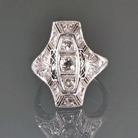 ANTIQUE PLATINUM & DIAMOND RING