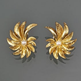 PAIR 18K GOLD FLOWER FORM EARRINGS