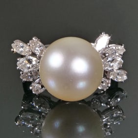 LAGE PEARL & DIAMOND PLATINUM RING