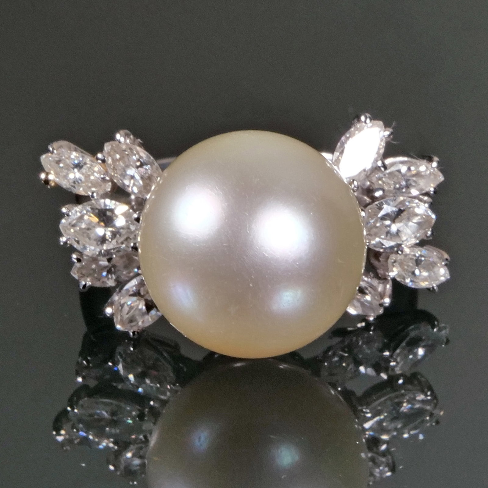 LAGE PEARL & DIAMOND PLATINUM RING (1 of 17)