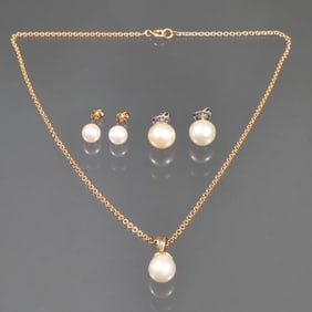 GROUP PEARL JEWELRY