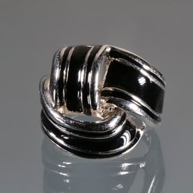 10K WHITE GOLD & ENAMEL RING