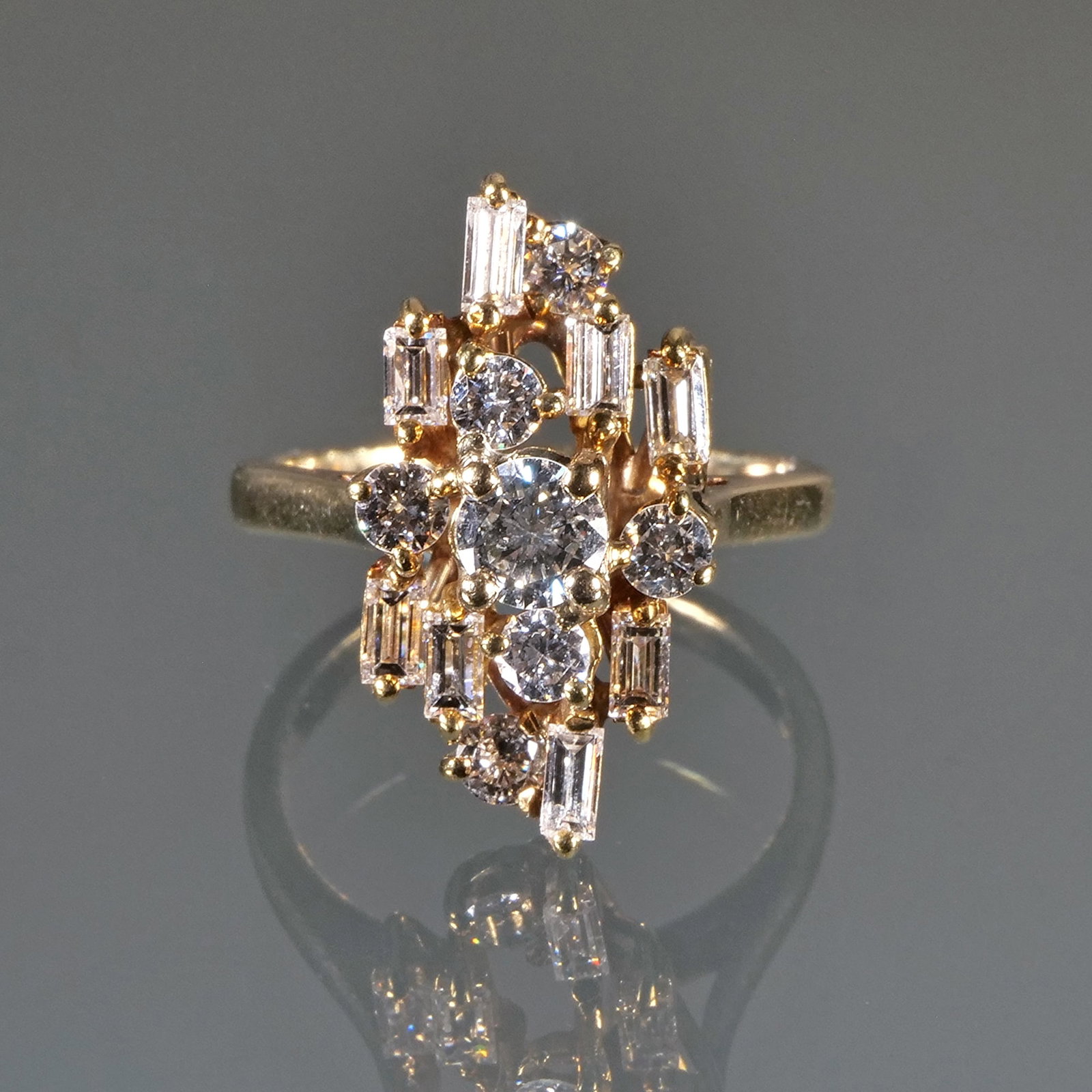 DIAMOND & 14K YELLOW GOLD RING (1 of 9)