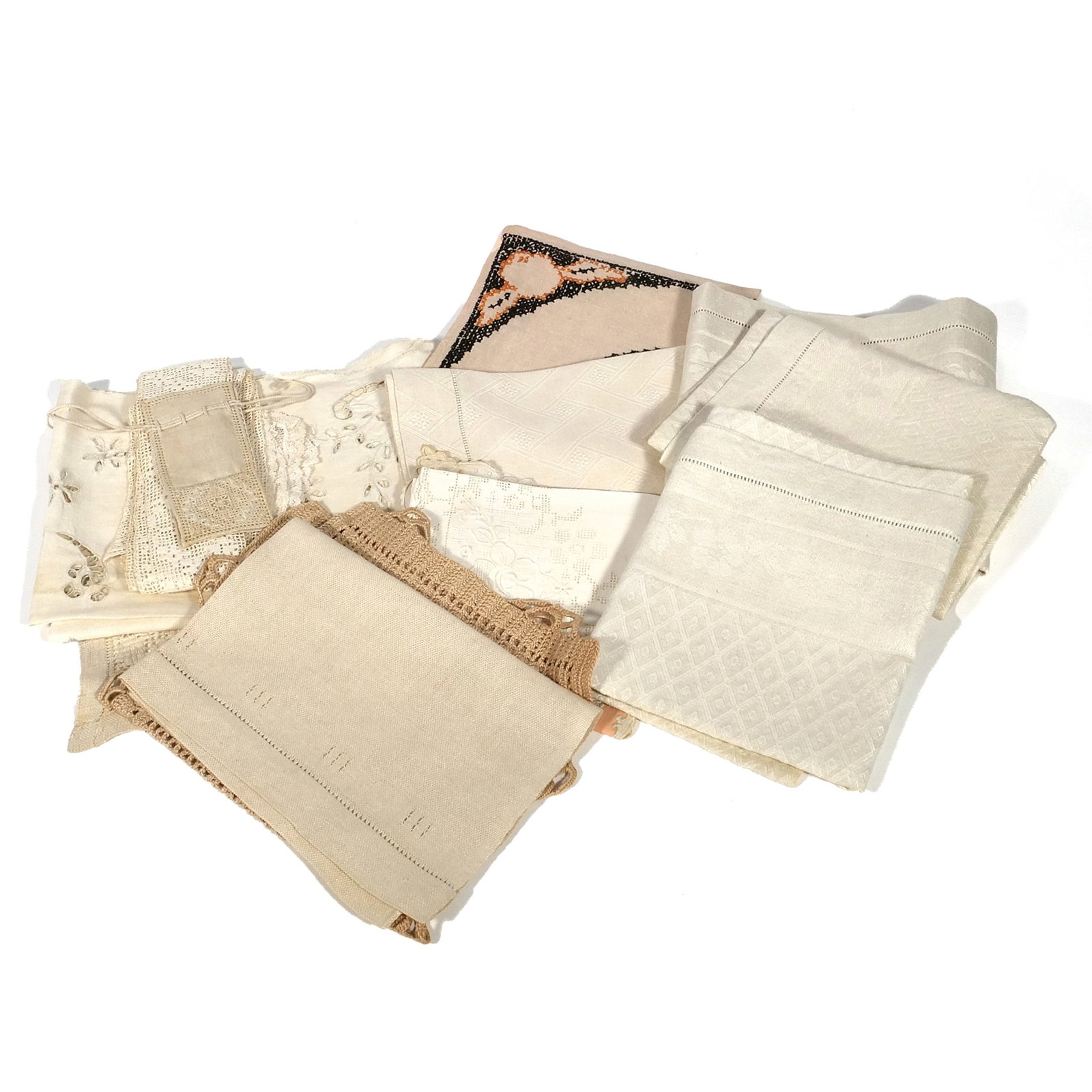 MIXED ANTIQUE LACE LINENS: Including doilies, handkerchiefs, etc. Provenance: Descended through the family of Harold Woodrow, third generation owner of Woodrow Jewelers in Pelham, NY (c. 1930's-1990's); Items from the private c