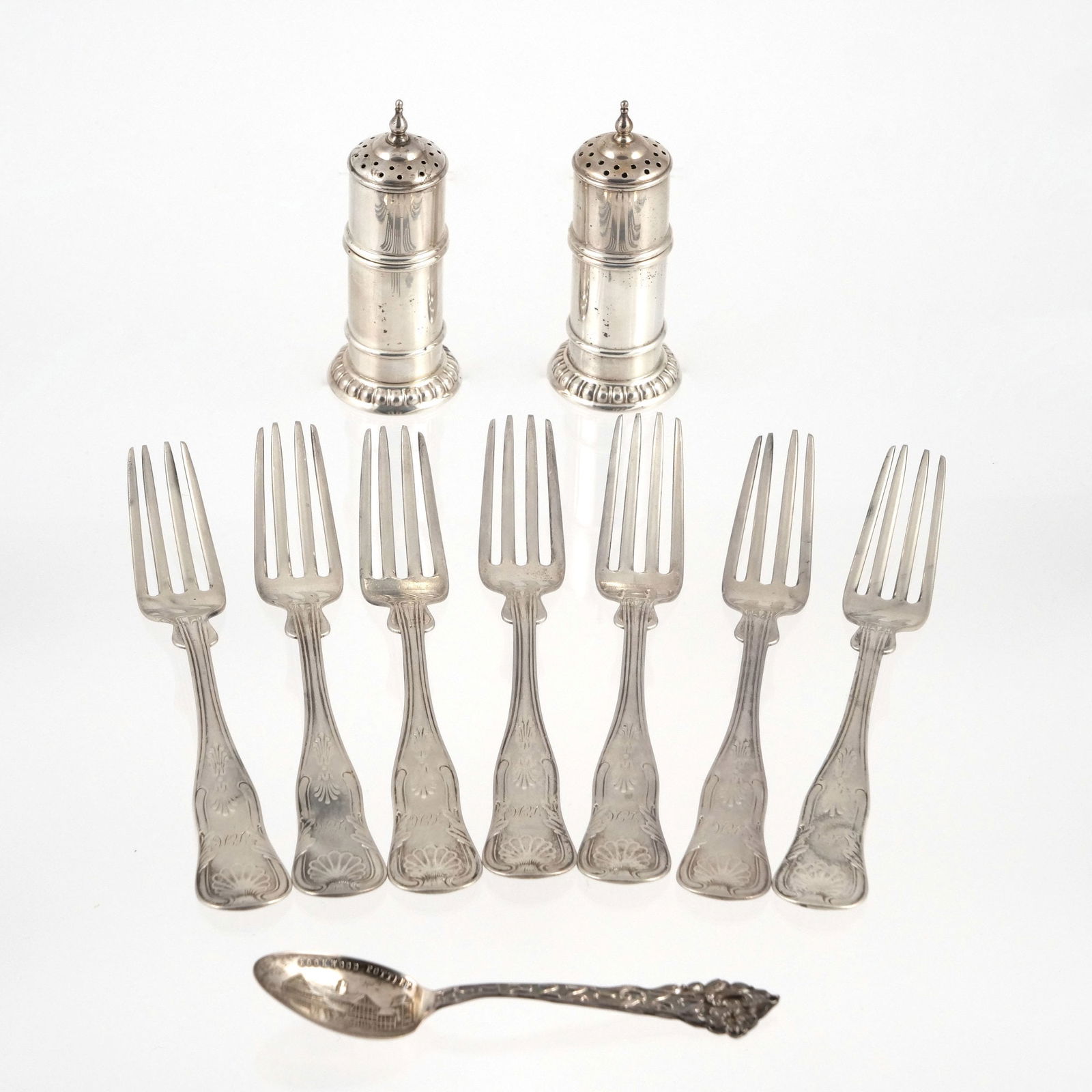 (10pc) SILVER FORKS, STERLING SHAKERS, & SPOON: Including a pair of Lunt sterling silver salt & pepper shakers with fineness and maker's marks (h. 4 in.), a sterling silver souvenir spoon from Rookwood Pottery, Cincinnati, OH, with sterling fin