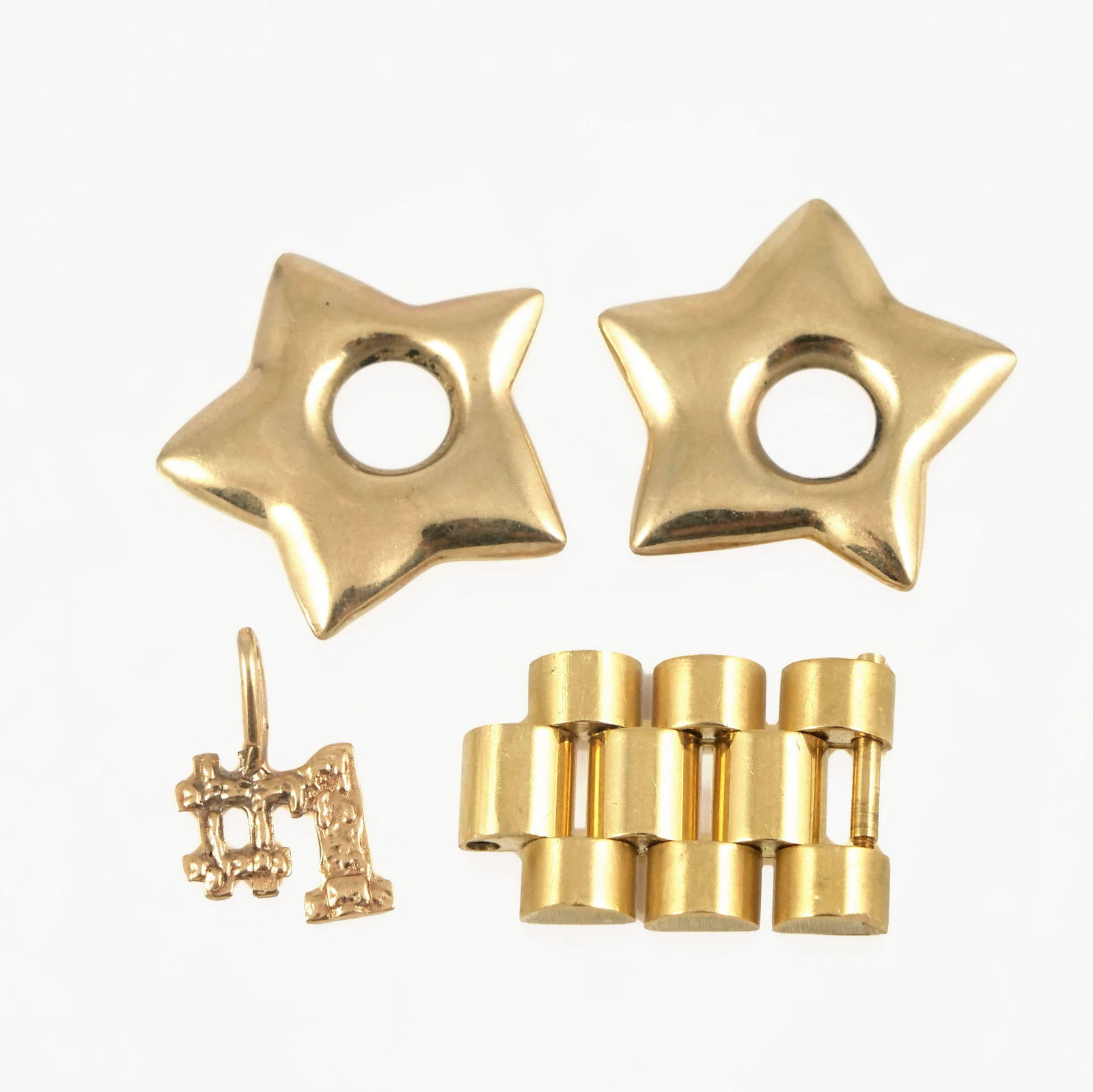 (4pc) 14K GOLD CHARMS AND 18K GOLD WATCH BAND FRAGMENT: Including a fragment of three links from a gold watch band, unmarked but tested to 18k (5.6g); plus a pair of 14k gold star charms (diam. approx. 0.85 in.), with a 14k gold "#1" charm, unmarked but te