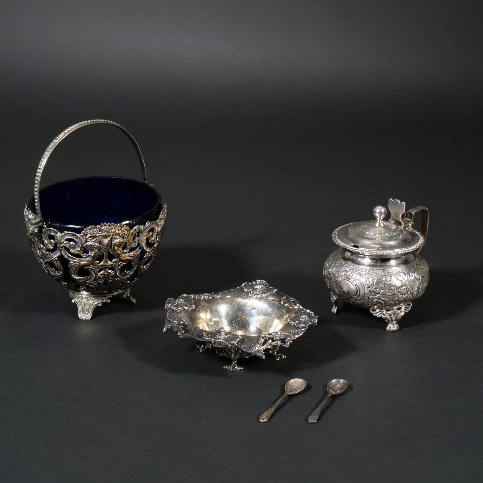 (3pc) ENGLISH & AMERICAN STERLING & SILVERPLATE: Including: an english sterling lidded sugar with two small sterling scoops (5.93 ozt); a WMB Kerr Silversmiths, Newark NJ hammered sterling repousse bowl (2.43 ozt); plus a fine silver plated greek