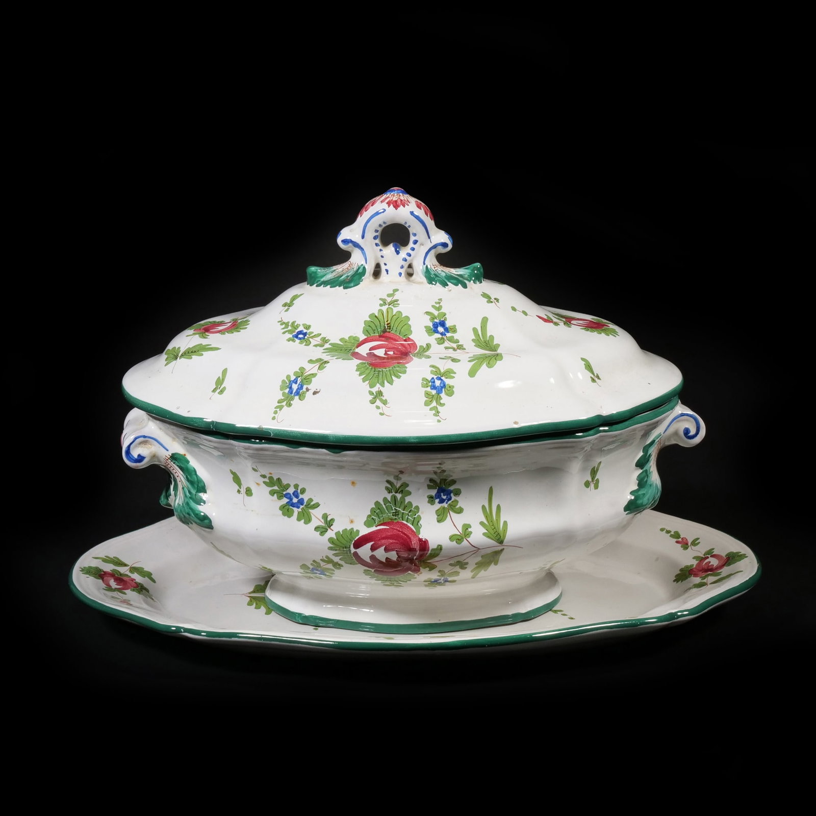 (2pc) HENRI BENDEL ITALIAN CERAMIC FLORAL TUREEN AND PLATTER: White glazed ceramic tureen and matching oval platter featuring hand-painted red roses and blue floral sprigs. The tureen includes a fitted lid with a scrolled finial and two side handles accented wit