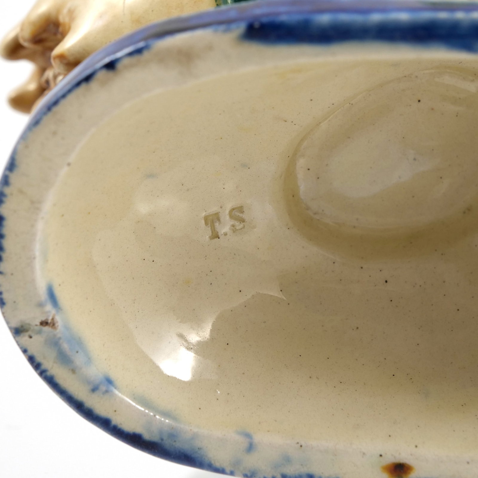 (2pc) GLAZED CERAMIC SHELLS - 6