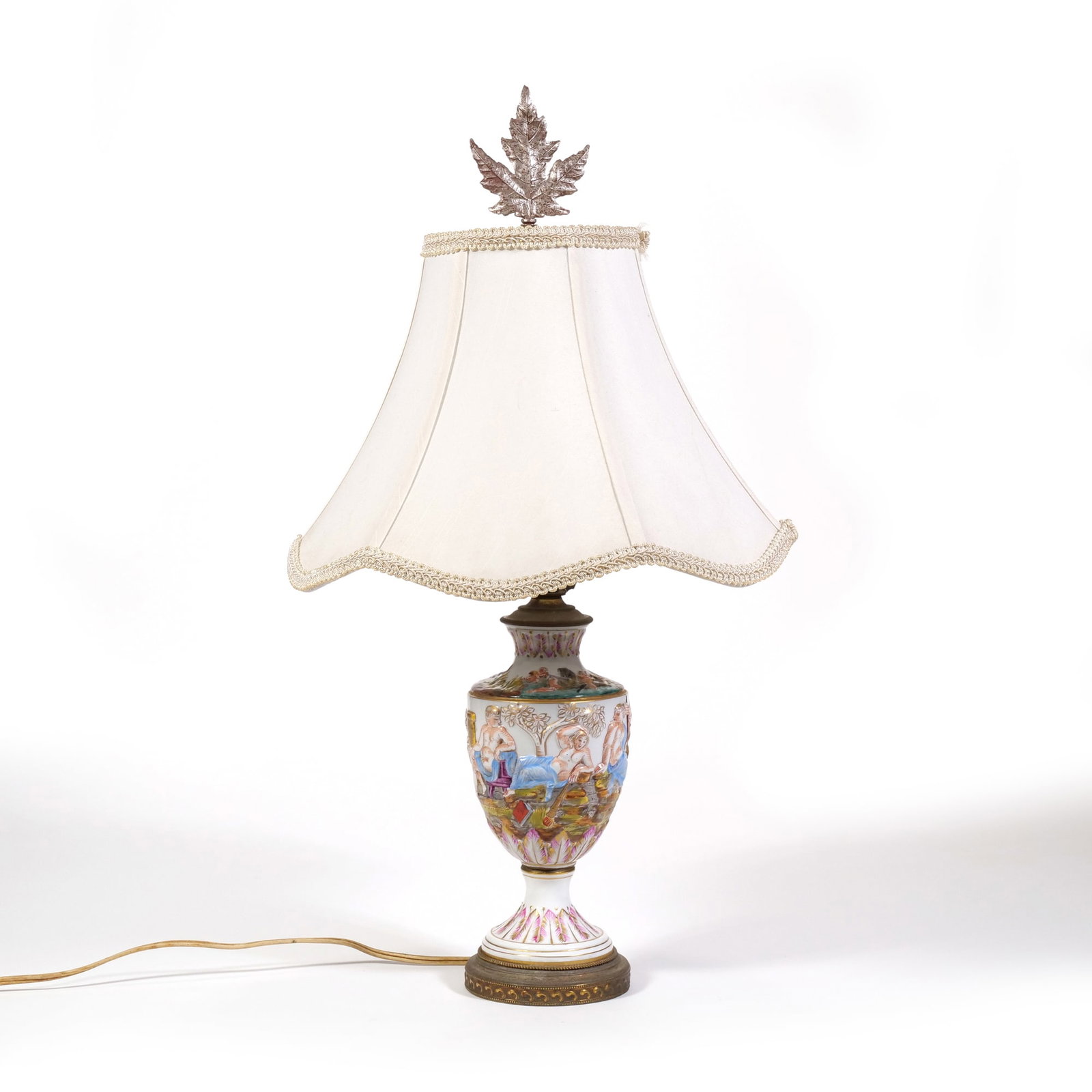 CAPODIMONTE STYLE HAND-PAINTED PORCELAIN TABLE LAMP WITH FIGURAL SCENE & BRASS BASE (1 of 11)