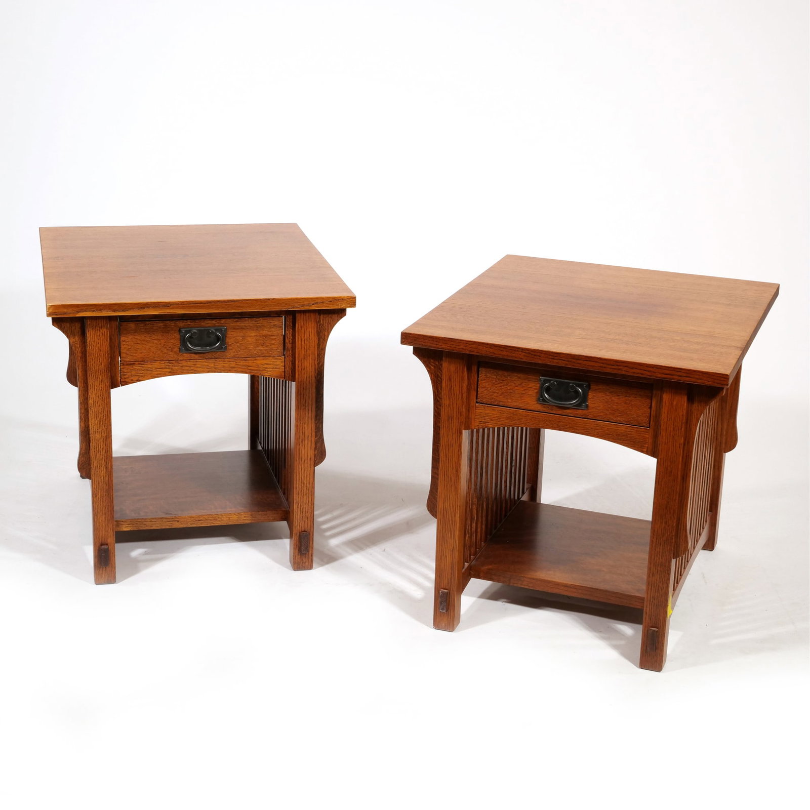 (2pc) PAIR OF ARTS AND CRAFTS STYLE OAK SPINDLE SIDE TABLES (1 of 9)