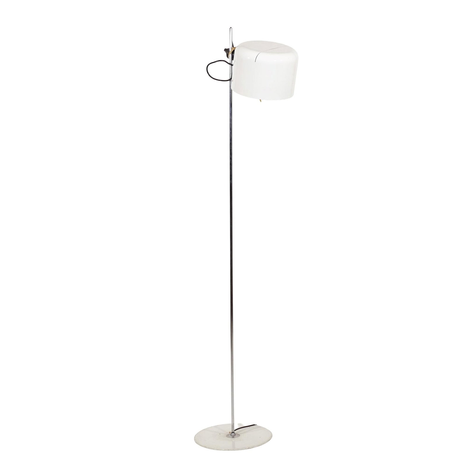 JOE COLOMBO (ITALIAN, 1930-1971) FOR OLUCE COUPE 3321 FLOOR LAMP: Mid-century modern floor lamp with a white enameled semi-cylindrical reflector and a chrome-plated steel stem, with a dome-shaped shade, all on a circular metal base. The underside of the reflector ho