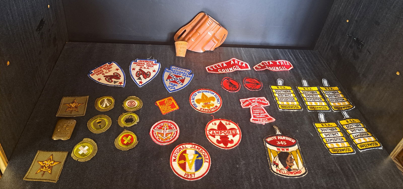 Lot of 25 Plus Boy Scouts Patches (1 of 9)