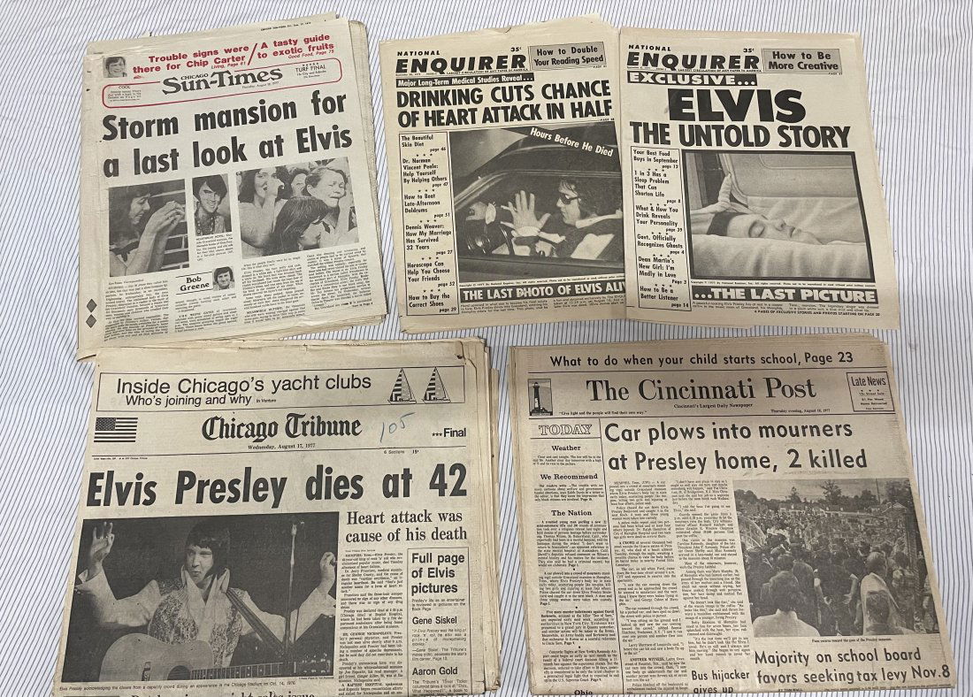 5 Piece Lot Vintage Elvis Newspapers (1 of 5)