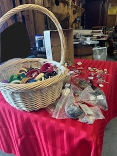 100 Piece Plus Vintage Costume Jewelry (1 of 12)