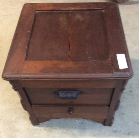 Walnut Victorian Potty (1 of 8)