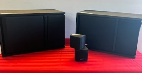 Bose Speakers Lot (1 of 4)
