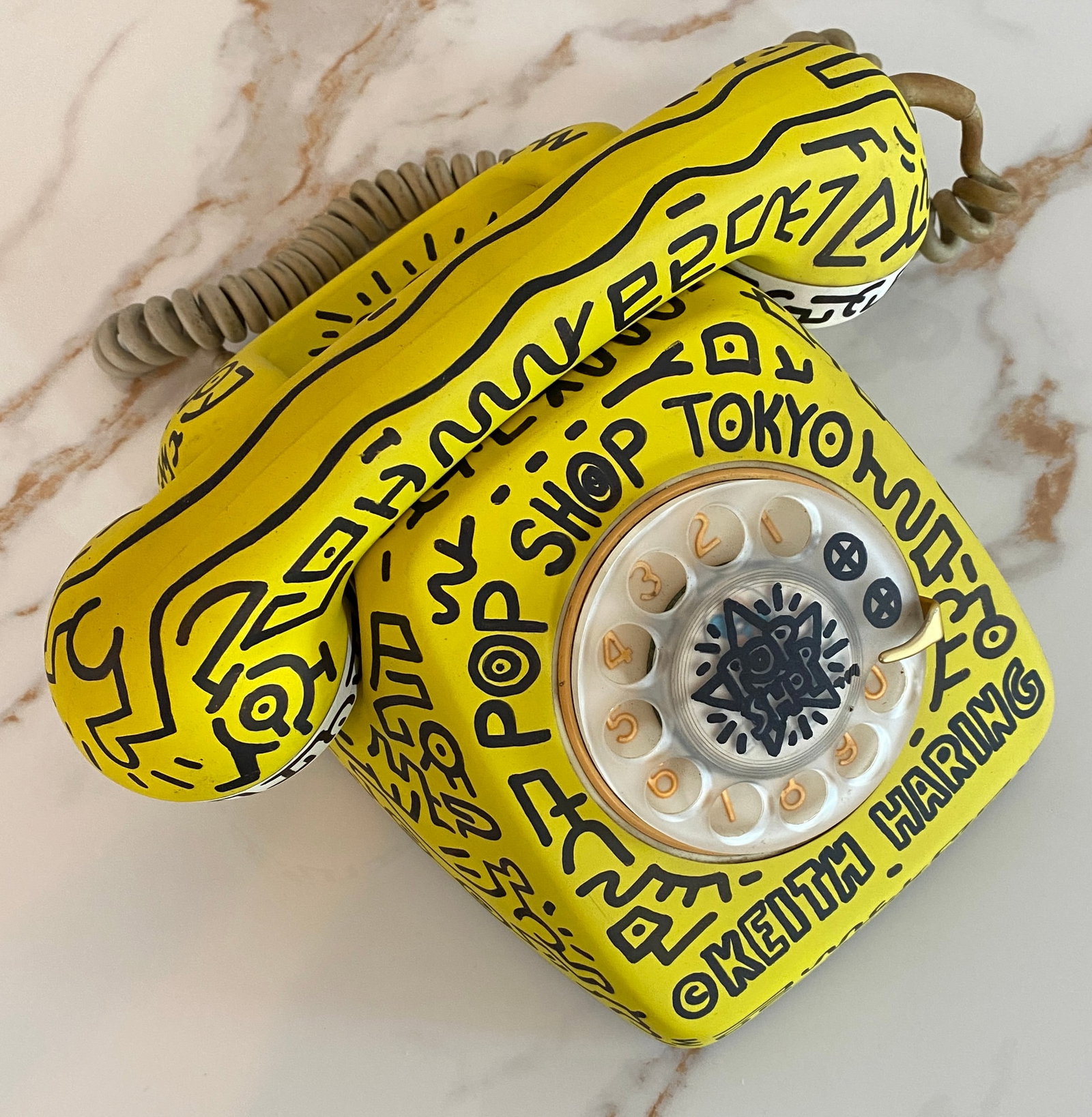 Keith HARING (1958-1990), Style Of. Téléphone Pop Shop Tokyo, 1987.: Pop Shop Tokyo Telephone, 1987. Paint and black marker drawings on a fully painted metal and plastic rotary telephone. dated under the base. Annotated "Pop Shop" and "Keith Haring." A rare and strikin